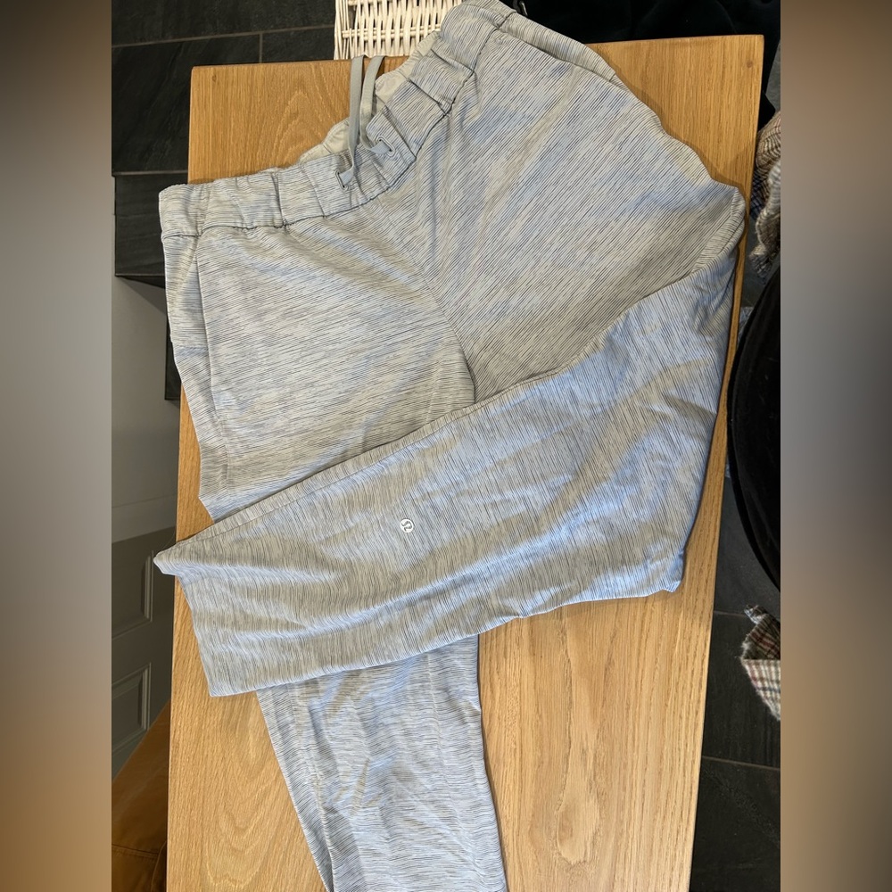 lululemon athletica On The Fly White and Gray Striped Drawstring Joggers